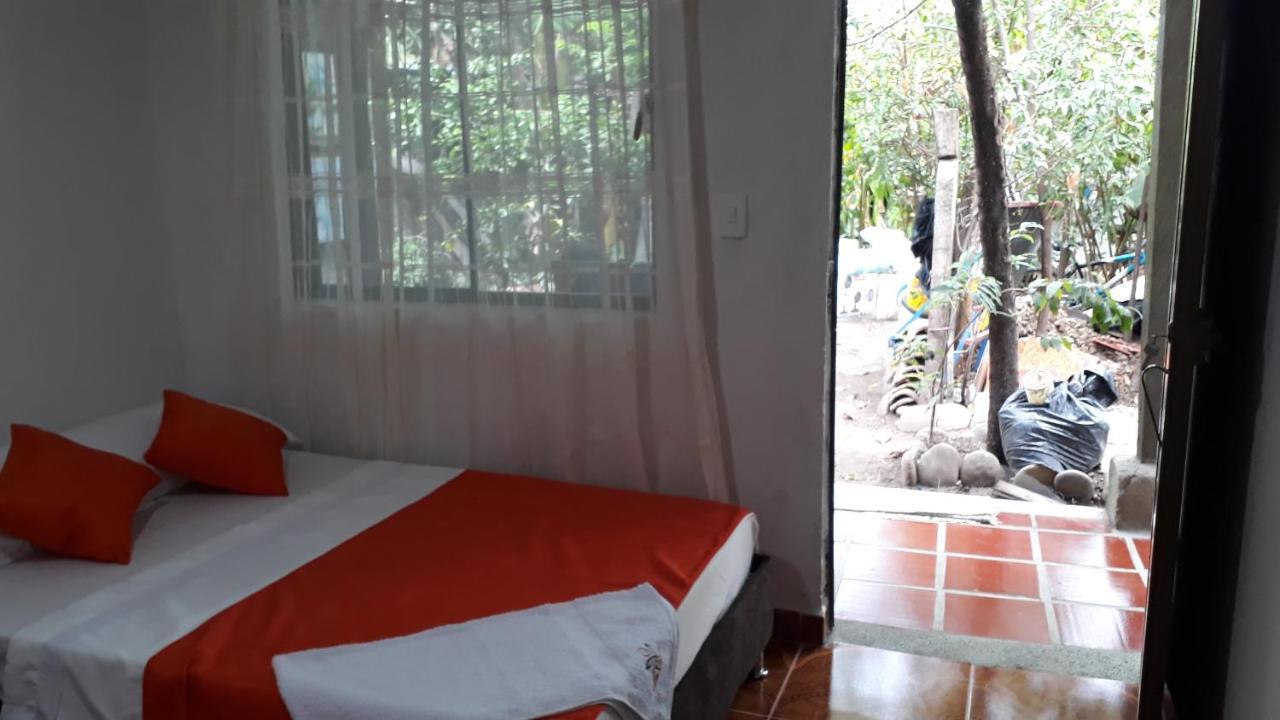 Hostal Villa Cecilia Villavieja Exterior foto